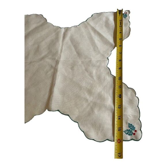 Cloth Basket Bread Roll Liner Embroidered Holly Scalloped Edges 16” Vintage - Picture 4 of 5